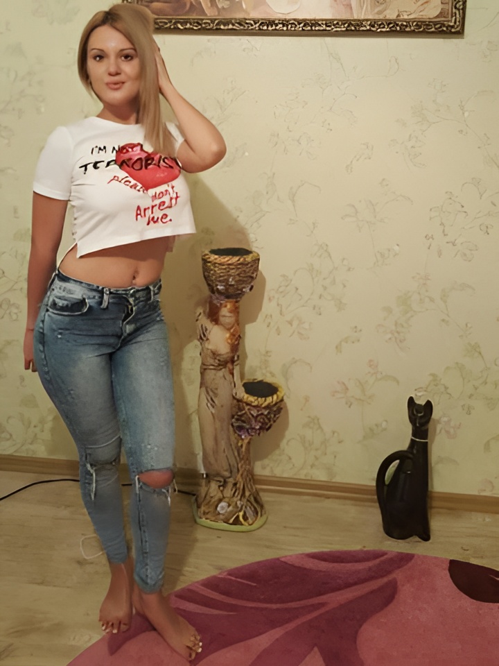 Юлия привлекальеная девушка из Ужур цена от 2000 руб