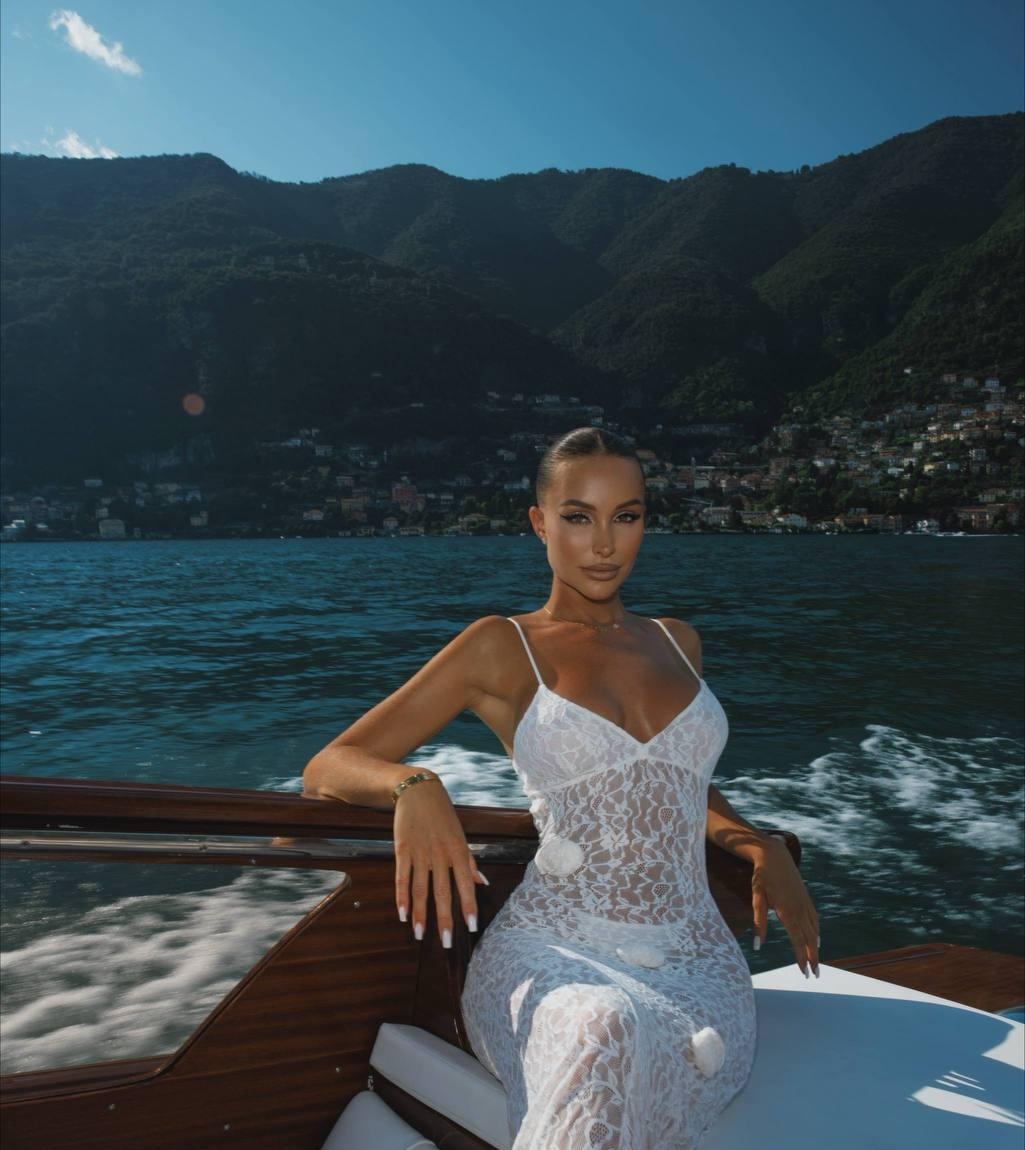 Амелия привлекальеная девушка из Ужур цена от 11000 руб